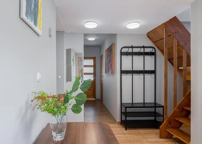 Flat With Cosy Attic - Castle Round The Corner - By Upstairs