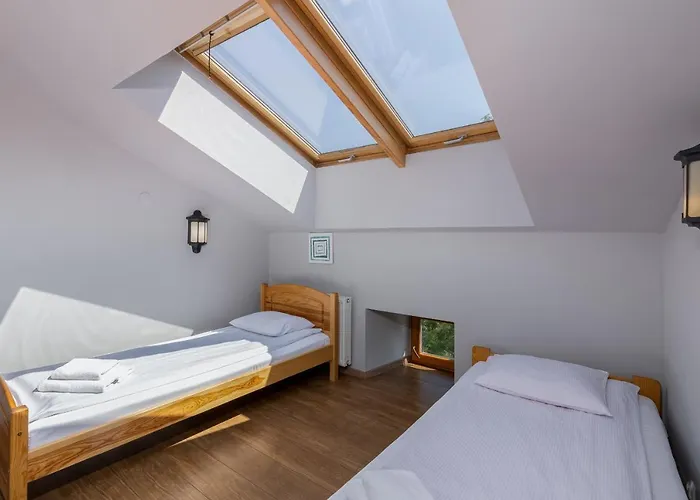 Flat With Cosy Attic - Castle Round The Corner - By Upstairs
