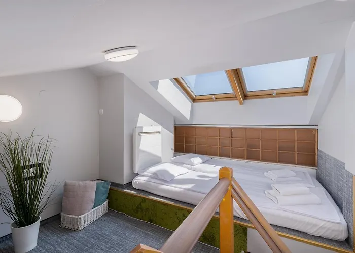 Flat With Cosy Attic - Castle Round The Corner - By Upstairs
