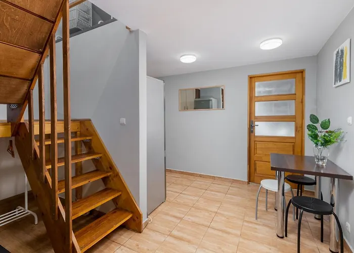 Flat With Cosy Attic - Castle Round The Corner - By Upstairs