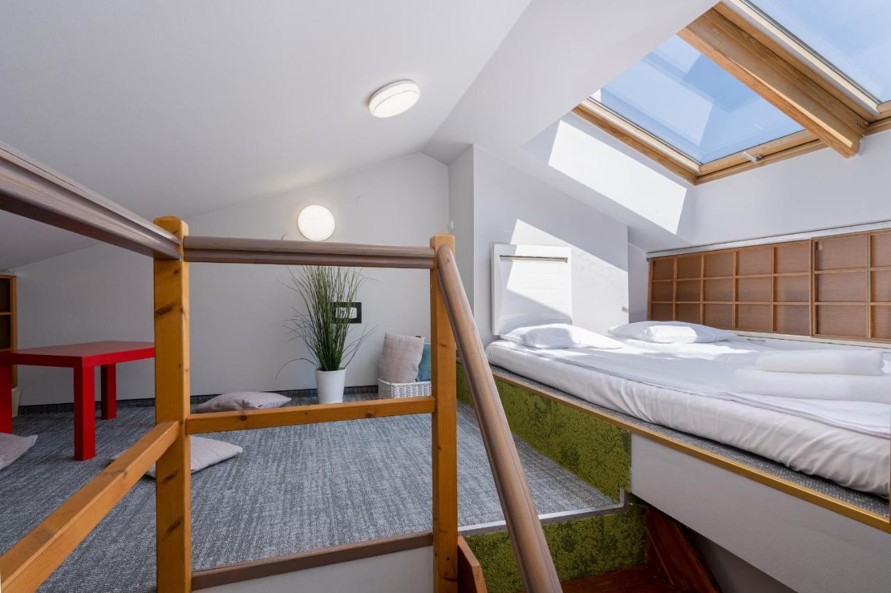 Flat With Cosy Attic - Castle Round The Corner - By Upstairs *